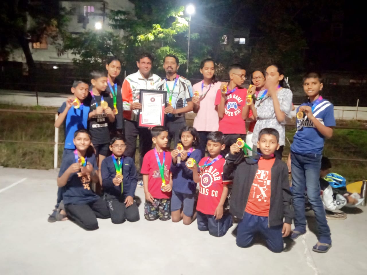 पुण्यातील १६ जणांची एक्सट्रीम बुक ऑफ वर्ल्ड रेकॉर्ड मध्ये नोंद