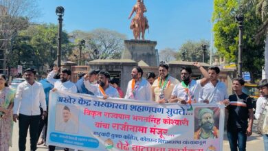 राज्यपालांच्या राजीनाम्यानंतर राष्ट्रवादी युवक काँग्रेसच्या वतीने कोथरूडमध्ये आनंदोत्सव साजरा