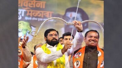 एकनाथ शिंदेंना शिवसेना आणि धनुष्यबाण मिळालं, निवडणूक आयोगाचा उद्धव ठाकरेंना मोठा धक्का