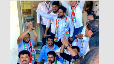 युवक कॉंग्रेसच्या वतीने अलका चौक येथील एलआयसीच्या कार्यालयासमोर निदर्शने..