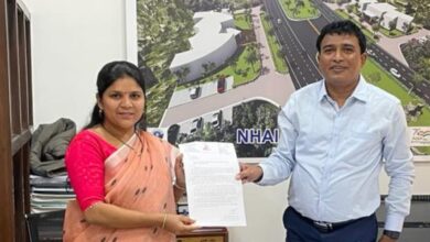 डावी भुसारी काॅलनी, वेदभवन ते वारजे सर्व्हिस रस्त्यावर सुरक्षित वाहतुकीसाठी उपयोजना करण्याची मागणी..