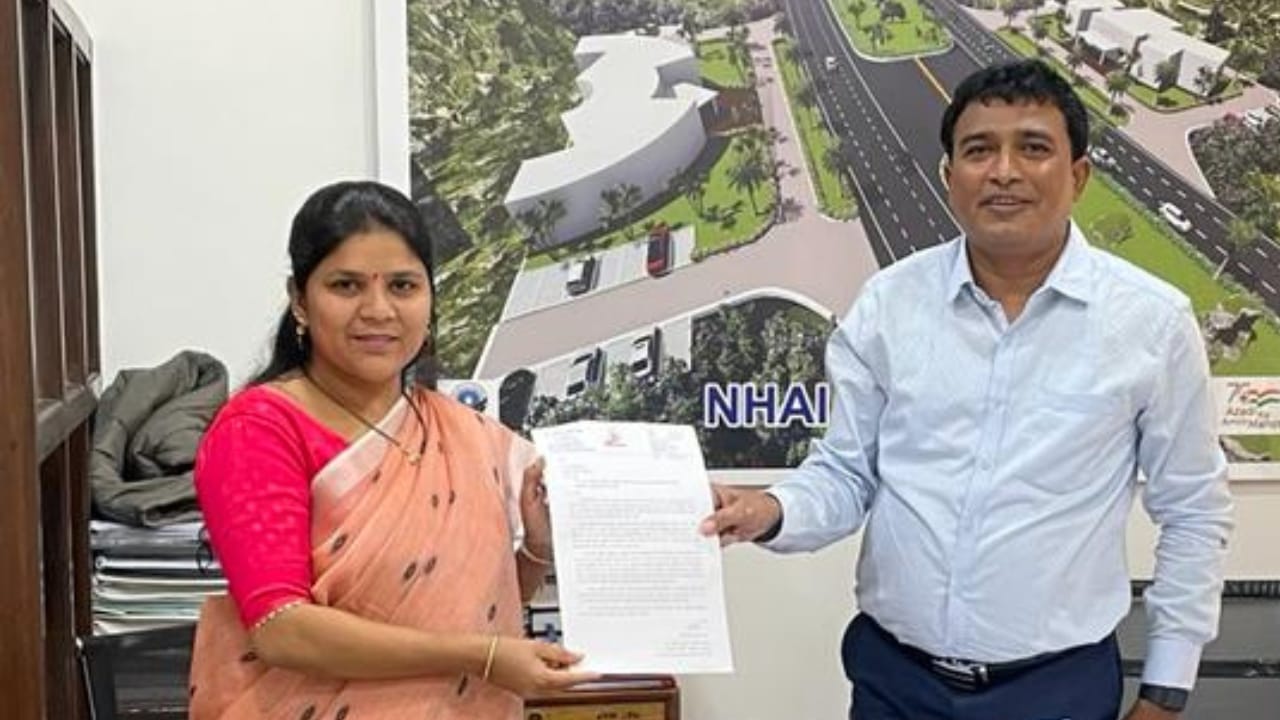 डावी भुसारी काॅलनी, वेदभवन ते वारजे सर्व्हिस रस्त्यावर सुरक्षित वाहतुकीसाठी उपयोजना करण्याची मागणी.. डावी भुसारी काॅलनी, वेदभवन ते वारजे सर्व्हिस रस्त्यावर सुरक्षित वाहतुकीसाठी उपयोजना करण्याची मागणी..