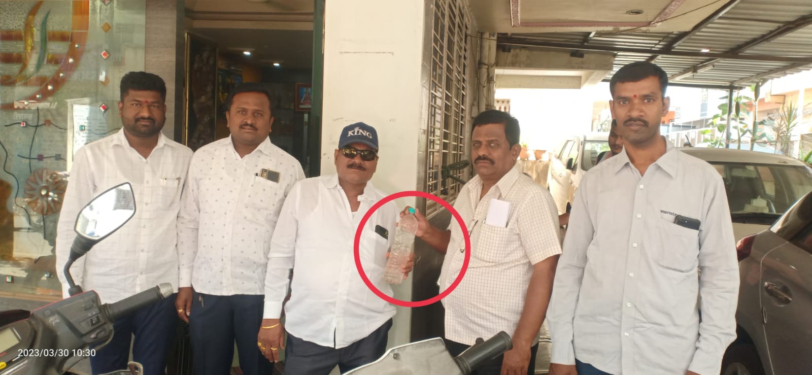 वारजे हायवे परिसरात दूषित पाणी पुरवठा ; दिपाली धुमाळ यांनी दिला प्रशासनाला इशारा वारजे हायवे परिसरात दूषित पाणी पुरवठा ; दिपाली धुमाळ यांनी दिला प्रशासनाला इशारा