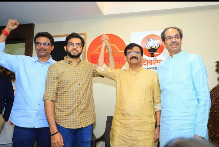 दिल्ली उच्च न्यायालयाचे उध्दव ठाकरे, आदित्य ठाकरे, संजय राऊत यांना समन्स ; प्रत्यक्ष हजर राहण्याचे आदेश