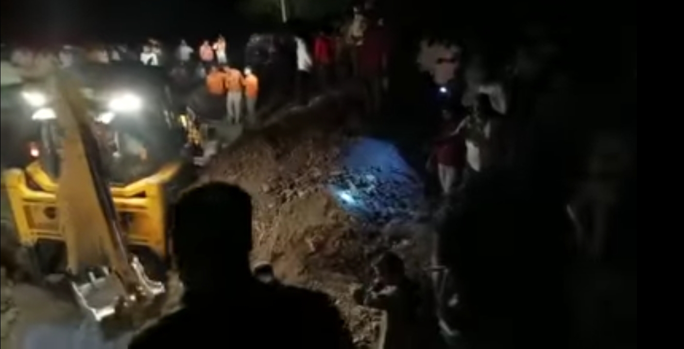 कोपर्डीत ५ वर्षांच्या चिमुरड्याचा बोअरवेलमध्ये पडल्याने मृत्यू; वाचवण्यासाठी प्रयत्नांची 8 तासांची झुंज व्यर्थ