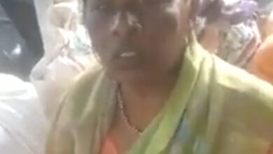 एसटीत हाफ तिकीटसाठी महिलेचा ड्रामा : फडणवीसांची घोषणा लक्षात ठेवत वाहकाशी हुज्जत, मारहाण