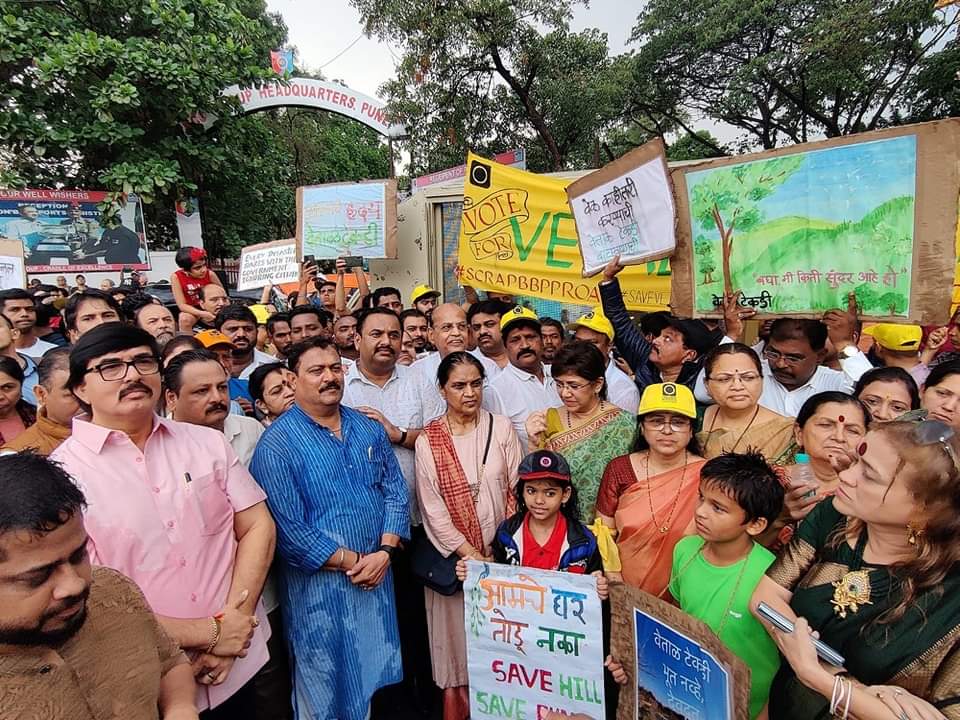 वेताळ टेकडी वाचवण्यासाठी पर्यावरणप्रेमी पुणेकर आक्रमक ; पदयात्रेला उत्स्फूर्त प्रतिसाद