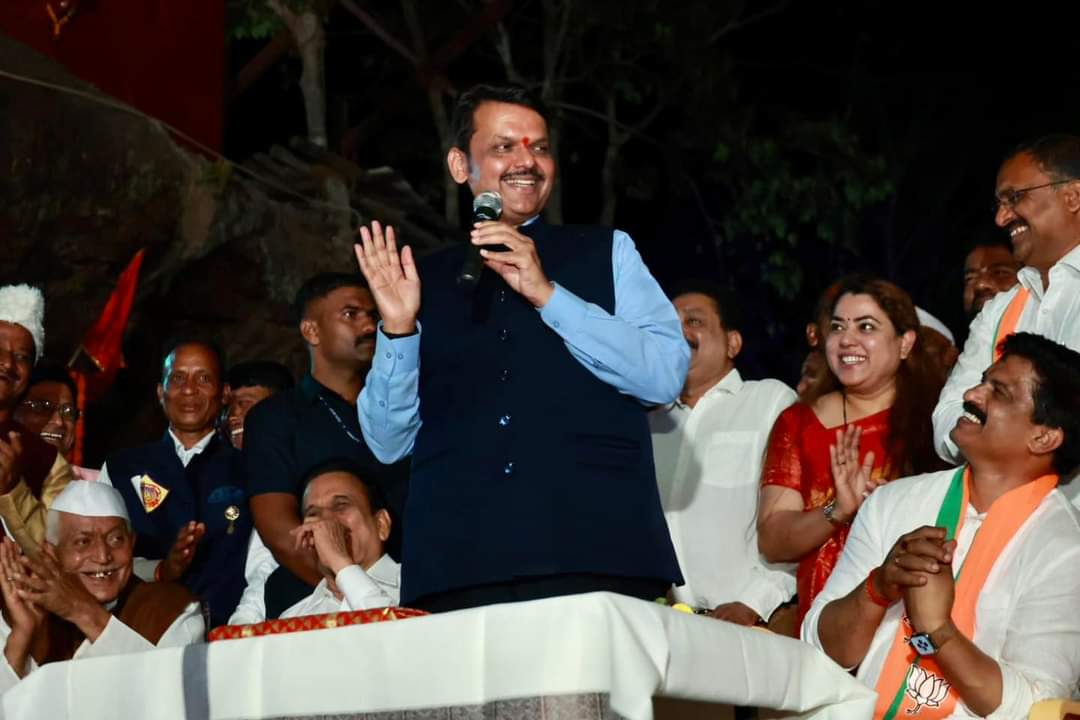 मी पुन्हा येईन म्हटलं की येतोच, मी कसा येतो हे तुम्हाला देखील माहित आहे; देवेंद्र फडणवीसांच्या थेट वक्तव्याने राजकीय भुवया उंचावल्या मी पुन्हा येईन म्हटलं की येतोच, मी कसा येतो हे तुम्हाला देखील माहित आहे; देवेंद्र फडणवीसांच्या थेट वक्तव्याने राजकीय भुवया उंचावल्या