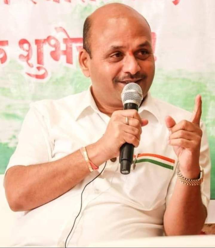 भर दूपारी गोळ्या घालून, कोयत्याने वार करुन सामाजिक कार्यकर्त्याची हत्या