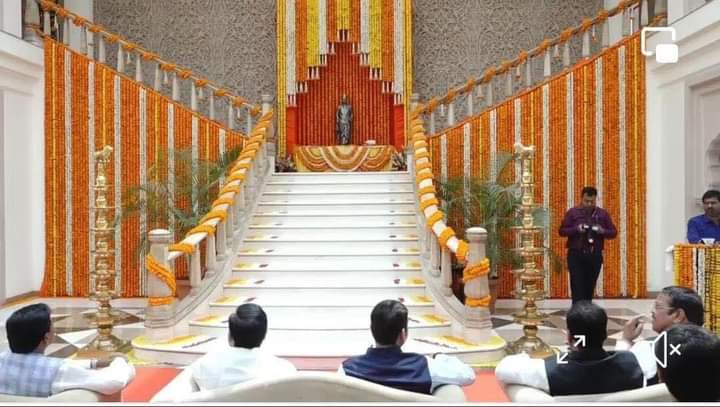 क्रांतीज्योती सावित्रीबाई फुले आणि आहिल्यादेवी होळकरांचे पुतळे हटवणे चुकीचे : छगन भुजबळ