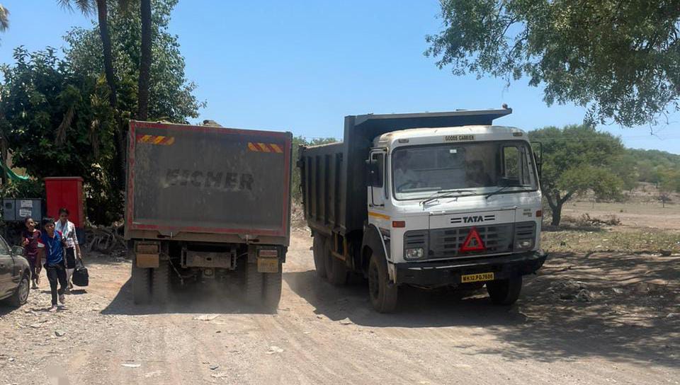 कोथरूडमध्ये राडारोडा टाकणाऱ्या धोकादायक वाहनांवर कारवाई करण्याची मनसेची मागणी