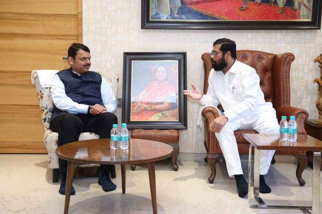 राष्ट्रामध्ये मोदी महाराष्ट्रात शिंदे, जाहिरातीतून एकनाथ शिंदेंची फडणवीसांवर कुरघोडी