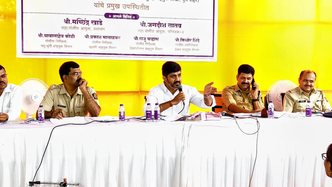 वाहतूक तक्रार निवारणाचे अधिकाऱ्यांचे आश्वासन -आमदार सिद्धार्थ शिरोळे वाहतूक तक्रार निवारणाचे अधिकाऱ्यांचे आश्वासन -आमदार सिद्धार्थ शिरोळे