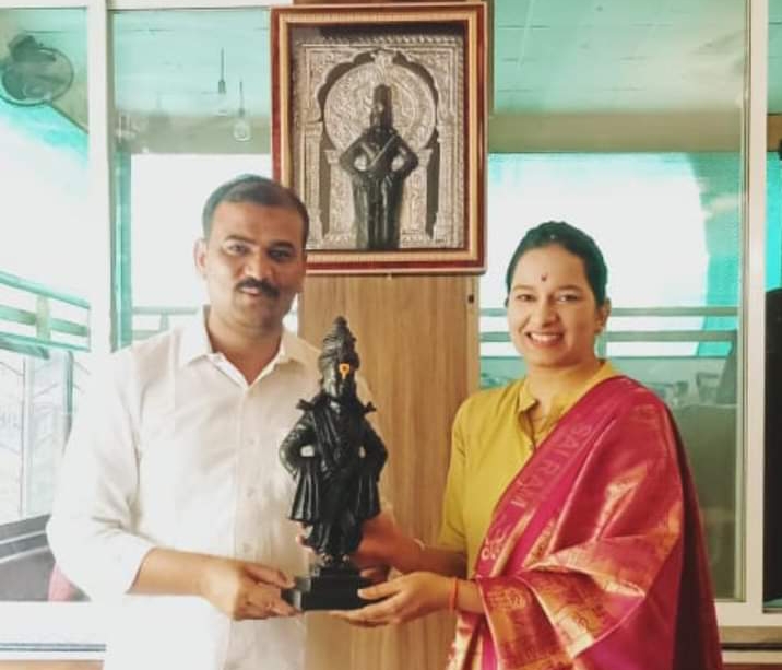 दर्शनाच्या चारित्र्यहननाने व्यथित पत्रकार, किर्तनकाराने उलगडले तिचे विचारविश्व