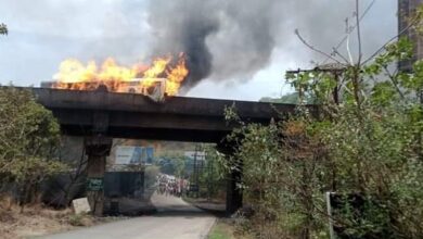 पुणे-मुंबई महामार्गावर केमिकल टँकरचा भडका; 4 जण होरपळून ठार