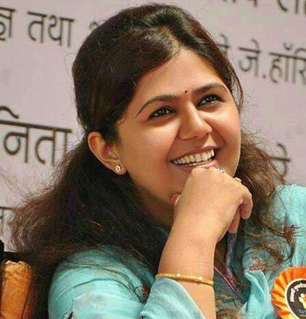 पंकजा मुंडेंना मुख्यमंत्री पदाची ‘ऑफर’