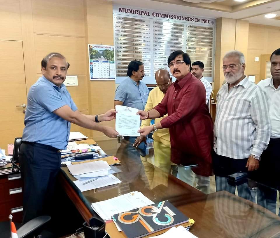 पुण्यातील रस्त्यांवरील खड्ड्यांची तातडीने डागडुजी करण्यासाठी ‘टास्क फोर्स’ हवे- राष्ट्रवादी काँग्रेसचे शहराध्यक्ष दीपक मानकर यांची महापालिका आयुक्तांकडे मागणी