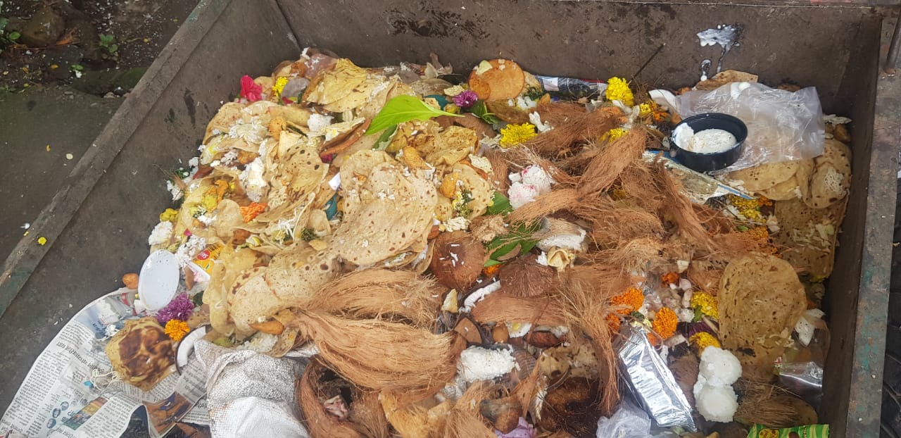 देवतांना नैवेद्य स्वरूपात दाखवले जाणारे अन्न जात आहे मोठ्या प्रमाणात वाया ; चेतन भालेकर यांचे नागरिकांना महत्वाचे आवाहन