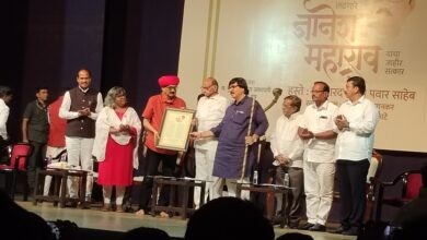 ज्ञानेश महाराव यांचे लिखाण म्हणजे नव्या पिढीला जागृत करण्याचे काम : शरद पवार