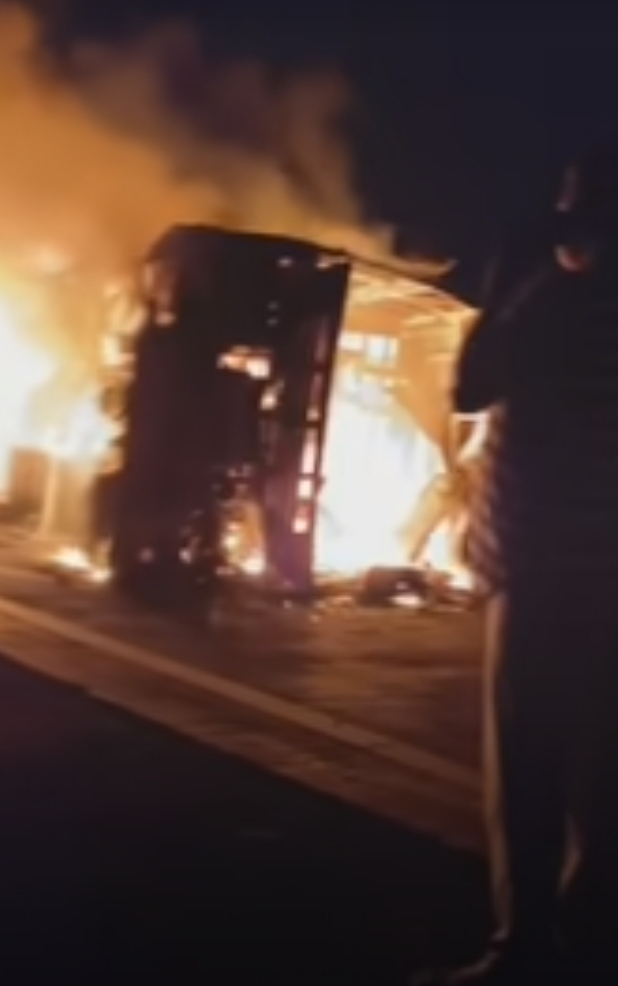 समृद्धी महामार्गावर सिंदखेडराजा जवळ अपघात; 25 जणांचा मृत्यू,6 बचावले