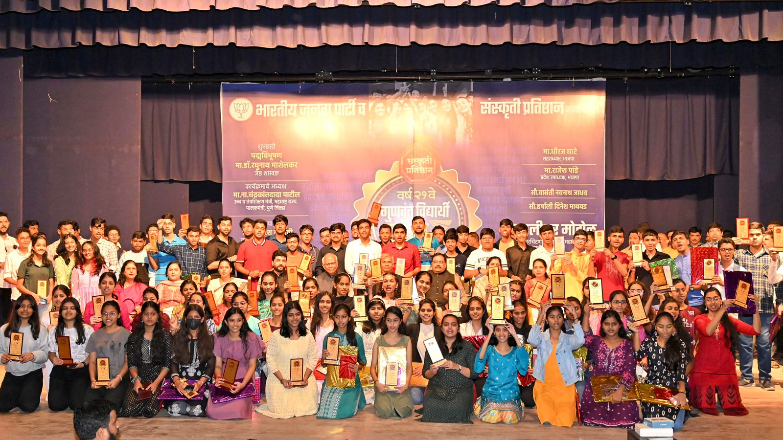 ‘युवकांना संधी देणारा देश म्हणून भारताचे ब्रॅण्डिंग व्हावे’- डॉ. रघुनाथ माशेलकर यांचे उद्गार; भाजप आणि संस्कृती प्रतिष्ठान आयोजित गुणवंत विद्यार्थी गौरव समारंभ