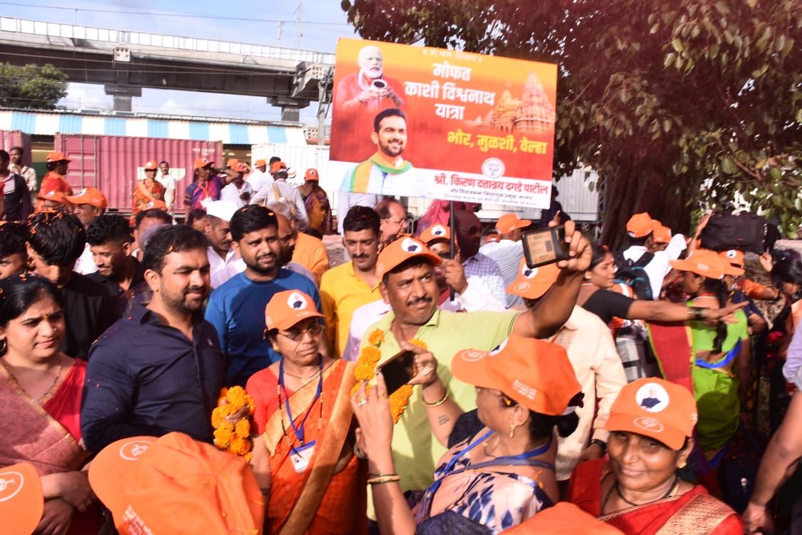 किरण दादांमुळे स्वप्नवत वाटणारी काशी यात्रा पूर्ण झाली.. ज्येष्ठांच्या डोळ्यात आनंदाश्रू