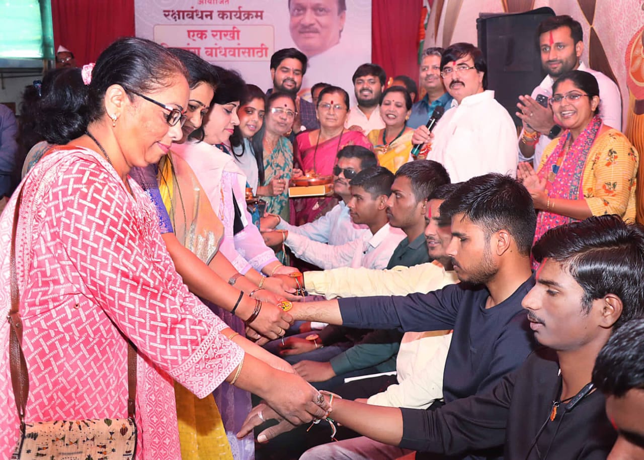 राष्ट्रवादी काँग्रेस पक्षाच्यावतीने “एक राखी दिव्यांग बांधवांसाठी” कार्यक्रमाचे आयोजन ; अंध मुलींकडून शहराध्यक्ष दीपक मानकर आणि पदाधिकाऱ्यांना औक्षण