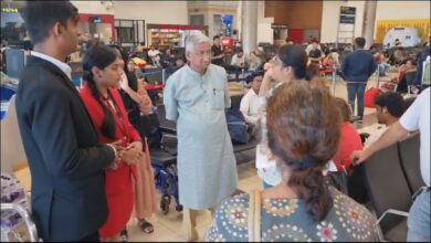 साडेबाराला सुटणाऱ्या विमानाच्या उड्डाणाची दोन वेळा बदलली वेळ, तब्बल पाच तासानंतर उड्डाण; पुणे विमानतळावर प्रवाशांना नाहक मनस्ताप
