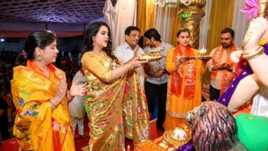 बावधन मधील महिलांचे अमृता फडणवीस यांनी केले कौतुक ;  महिलांनी महिलांसाठी बसवलेल्या सिद्धीच्या गणपतीची फडणवीस यांनी केली आरती