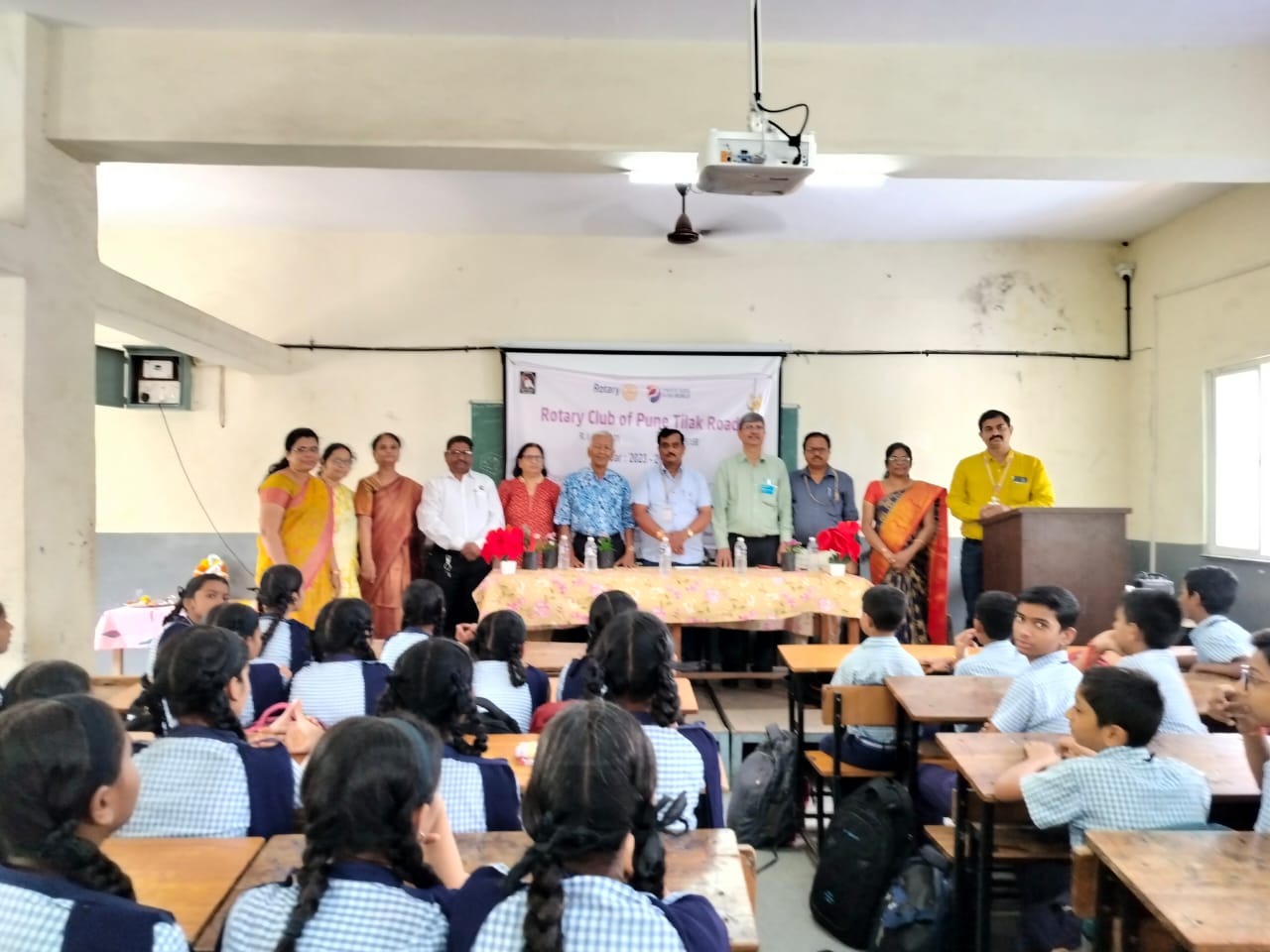 एलईडी ई लर्निंग सेटचा नवभारत हायस्कूलच्या विद्यार्थ्यांच्या गुणवत्ता वाढीसाठी फायदा होणार..