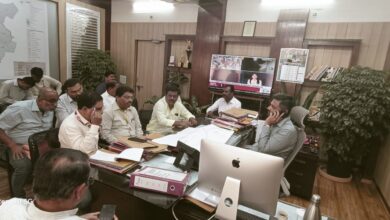 डुक्कर खिंड ते तिरुपतीनगर डीपी रस्त्याच्या पूर्णत्वाचा मार्ग होणार मोकळा ;  बाधित जागा मालकांना मोबदला देण्याबाबत पालिकेत अधिकाऱ्यांबरोबर महत्वपूर्ण बैठक