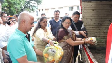 आमदार सिद्धार्थ शिरोळे व मेधा कुलकर्णी यांच्या हस्ते निर्माल्यापासून खत निर्मितीसाठी निर्माल्य संकलन करणाऱ्या निर्माल्य वाहनाचे उद्घाटन