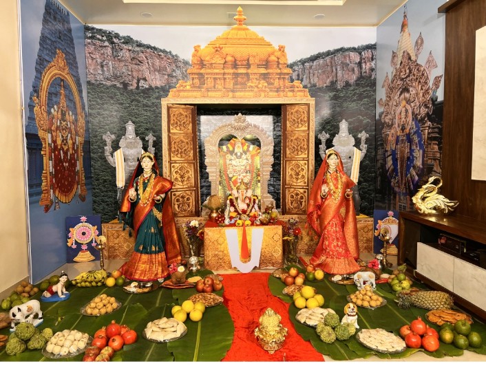घरातील बाप्पा समोर साकारले तिरुपती बालाजी मंदिर घरातील बाप्पा समोर साकारले तिरुपती बालाजी मंदिर