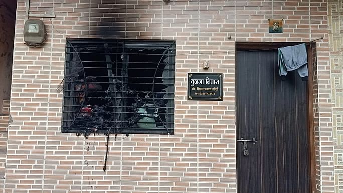 नाशिकमध्ये चार्जिंगला लावलेल्या मोबाईलचा स्फोट; तिघे जखमी