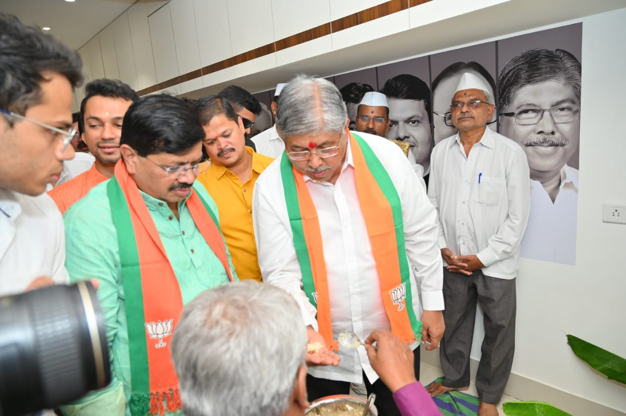 भाजपा कोथरुड मंडल कार्यालयाचे चंद्रकांत पाटील यांच्या हस्ते उद्घाटन भाजपा कोथरुड मंडल कार्यालयाचे चंद्रकांत पाटील यांच्या हस्ते उद्घाटन