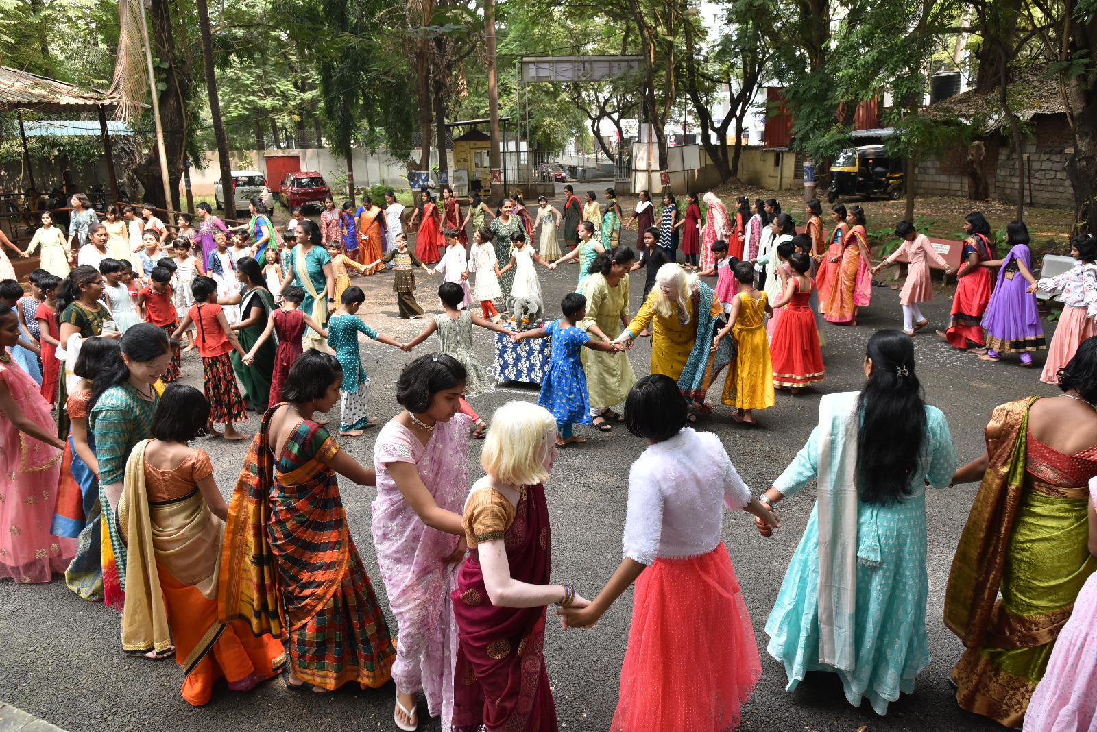 माय भवानी तुझे लेकरू तुझीया कुशीत येई…मुलींची सेवा मानून घे आई ; कोथरूड मध्ये अंध मुलींनी लुटला भोंडल्याचा आनंद माय भवानी तुझे लेकरू तुझीया कुशीत येई…मुलींची सेवा मानून घे आई ; कोथरूड मध्ये अंध मुलींनी लुटला भोंडल्याचा आनंद