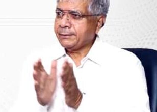 एल्गार परिषदेला नक्षलवाद्यांनी निधी पुरविल्याचा आरोप खोटा : प्रकाश आंबेडकर