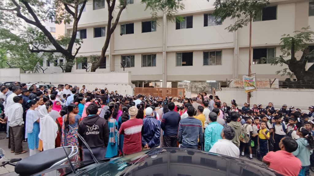 टाळे लावू आंदोलनाचा प्रभाव ; वारजेतील कै. शामराव श्रीपती बराटे इंग्लिश माध्यम शाळेला मिळाले ७ शिक्षक Img 20231031 wa00117542375664116211236