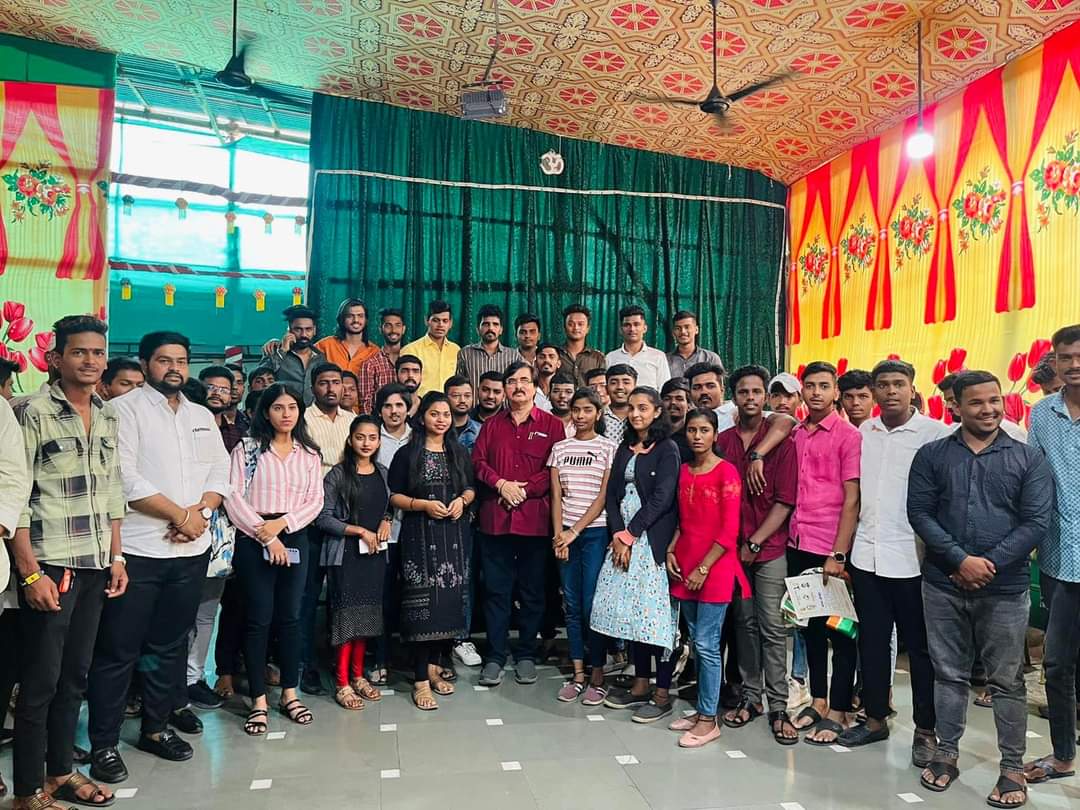 पुणे शहरात युवक वर्ग मोठ्या प्रमाणात मतदार नोंदणीपासून वंचित,युवकांनी मतदार नोंदणी करून लोकशाहीच्या प्रक्रियेत सहभागी व्हावे- दीपक मानकर पुणे शहरात युवक वर्ग मोठ्या प्रमाणात मतदार नोंदणीपासून वंचित,युवकांनी मतदार नोंदणी करून लोकशाहीच्या प्रक्रियेत सहभागी व्हावे- दीपक मानकर