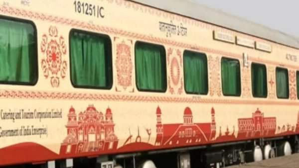 पुण्यात रेल्वे प्रवाशांना अन्नातून विषबाधा; भारत गौरव यात्रेतील प्रकार पुण्यात रेल्वे प्रवाशांना अन्नातून विषबाधा; भारत गौरव यात्रेतील प्रकार
