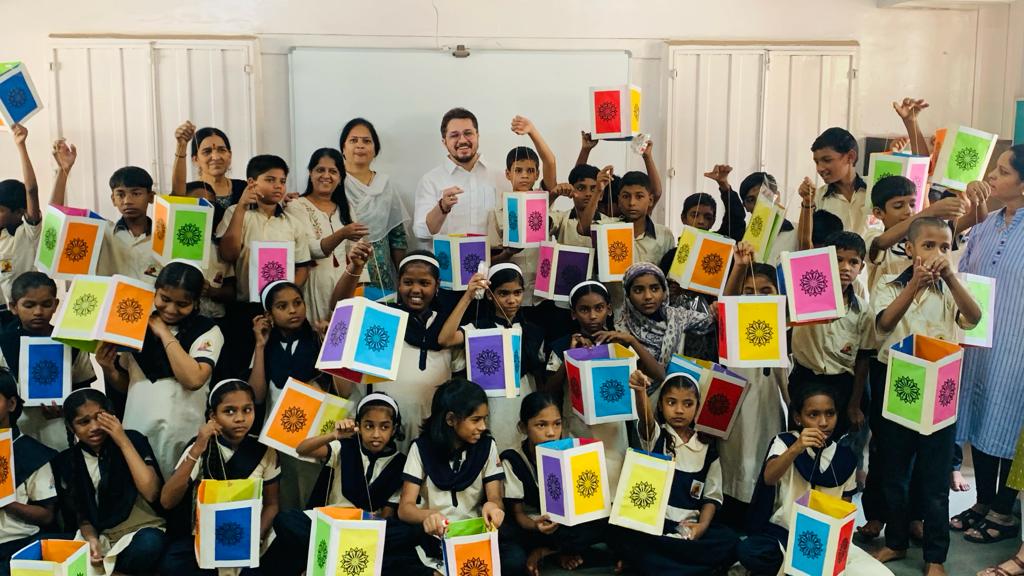 कोथरूडमध्ये विद्यार्थ्यांच्या सुप्त कलागुणांना वाव देण्यासाठी दिवा प्रतिष्ठानतर्फे विद्यार्थी कार्यशाळेचे आयोजन!