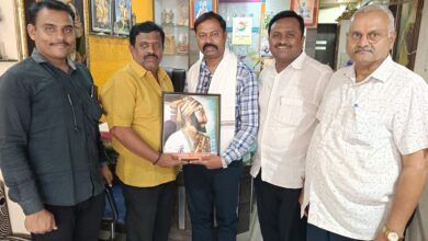 शिक्षक संघटनेच्या पुणे जिल्हा अध्यक्षपदी निवड झाल्याबद्दल महेंद्र दळवी यांचा सत्कार