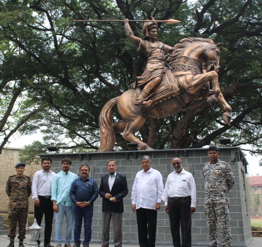 बाजीराव पेशवे पुतळ्याची मंत्री चंद्रकांत पाटील यांच्याकडून पाहणी
