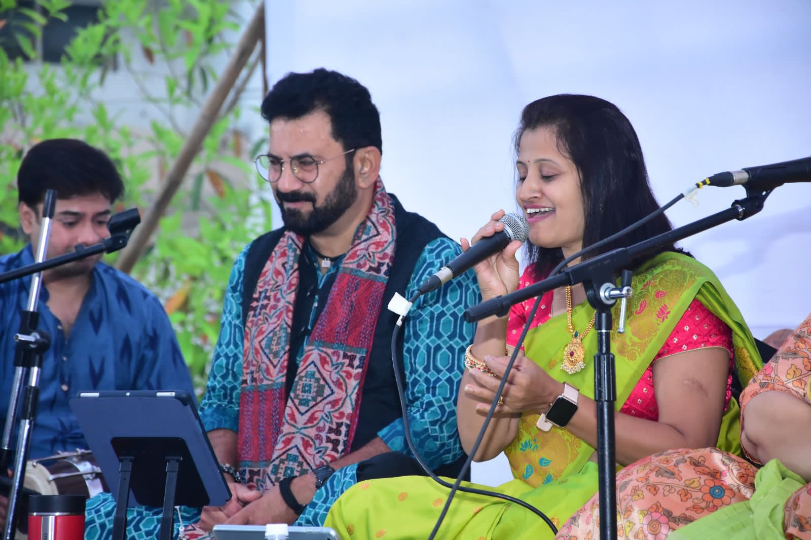 निसर्ग कवी ना. धो. महानोर यांच्या गीतांनी व कवितांनी रम्य ठरली कर्वेनगरवासीयांची दिवाळी पहाट!