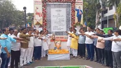 भारतीय संविधान उद्देशिकेचे वाचन व पूजन करून कोथरूडमध्ये संविधान दीन साजरा..
