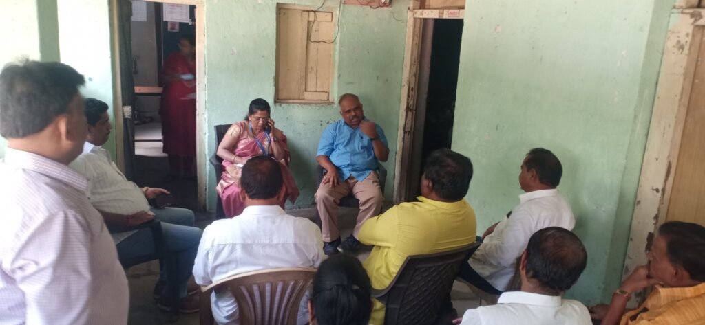 पाषाण मधील बंद पडलेल्या संत गोरा कुंभार अनुदानीत शाळेची शिक्षण उपसंचालकांकडून पाहणी : ग्रामस्थांकडून घेतली सत्य परिस्थितीची माहिती.. Img202312051103228420686318324330522