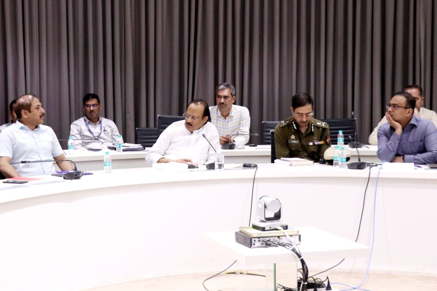 उपमुख्यमंत्री अजित पवार यांच्याकडून पुण्यातील कामांचा आढावा.. अधिकाऱ्यांना दिल्या महत्वाच्या सूचना