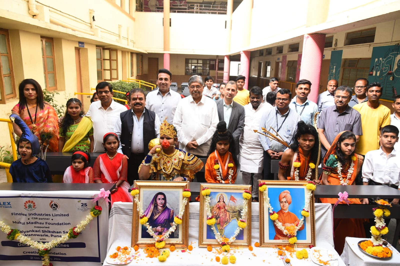 राजमाता जिजाऊ आणि स्वामी विवेकानंदांनी लढण्याची प्रेरणा दिली – चंद्रकांत पाटील; मुकुलमाधव फाउंडेशन आणि क्रिएटिव्ह फाउंडेशन तर्फे दिव्यांग विद्यार्थ्यांसाठी बेंच प्रदान समारंभ राजमाता जिजाऊ आणि स्वामी विवेकानंदांनी लढण्याची प्रेरणा दिली – चंद्रकांत पाटील; मुकुलमाधव फाउंडेशन आणि क्रिएटिव्ह फाउंडेशन तर्फे दिव्यांग विद्यार्थ्यांसाठी बेंच प्रदान समारंभ