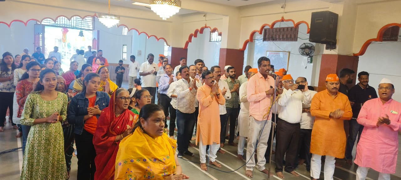 कर्वेनगरमधील साई बाबा मंदिरात महाआरतीचे आयोजन, श्रीराम भक्तांकडून प्रभू श्रीरामाच्या नामाचा गजर