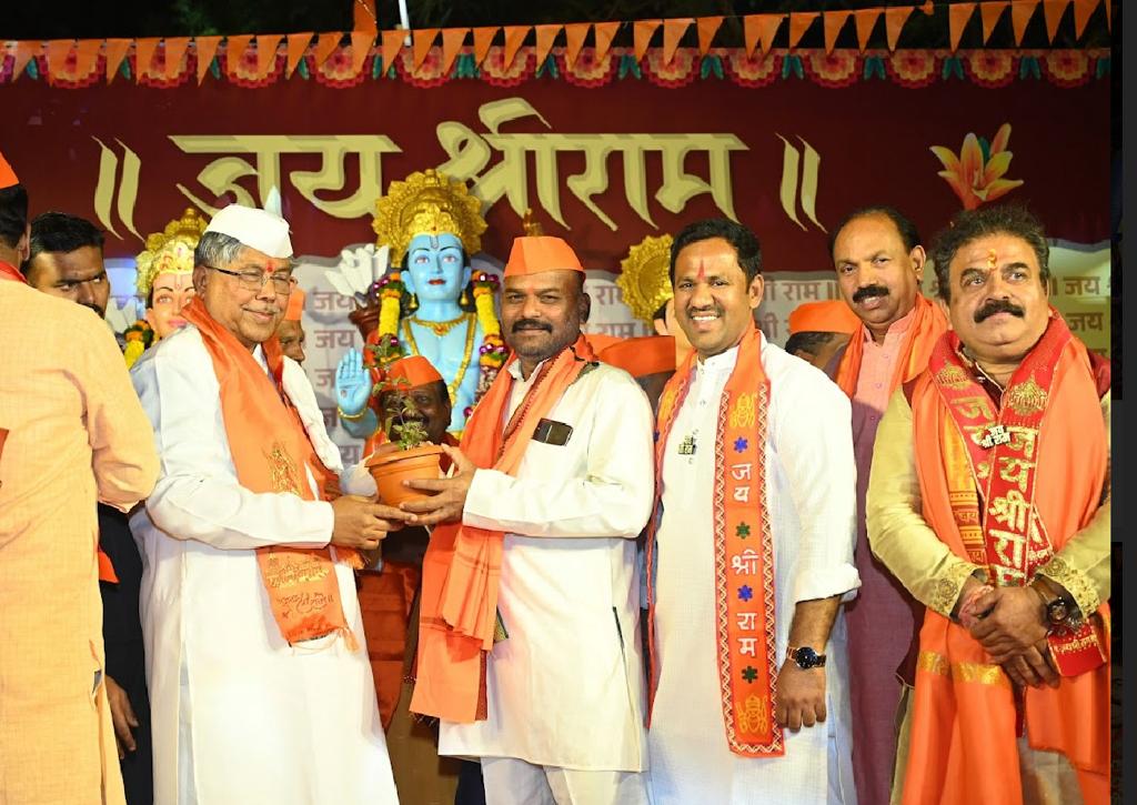 एरंडवणा गणेशनगर,ओटा वसाहत परिसरातील कारसेवकांचा चंद्रकांत पाटील यांच्या हस्ते सत्कार एरंडवणा गणेशनगर,ओटा वसाहत परिसरातील कारसेवकांचा चंद्रकांत पाटील यांच्या हस्ते सत्कार